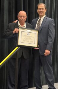 CLPL trustee Chuck Stump receiving his award from the ILA